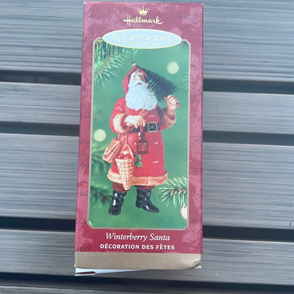 NIB Handcrafted Dated 2000 Hallmark Keepsake “Winterberry Santa” Ornament